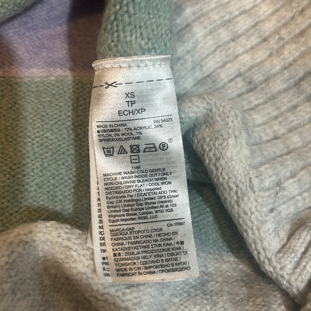 Gap, cowl neck sweater, size xsmall - Picture 2 of 2